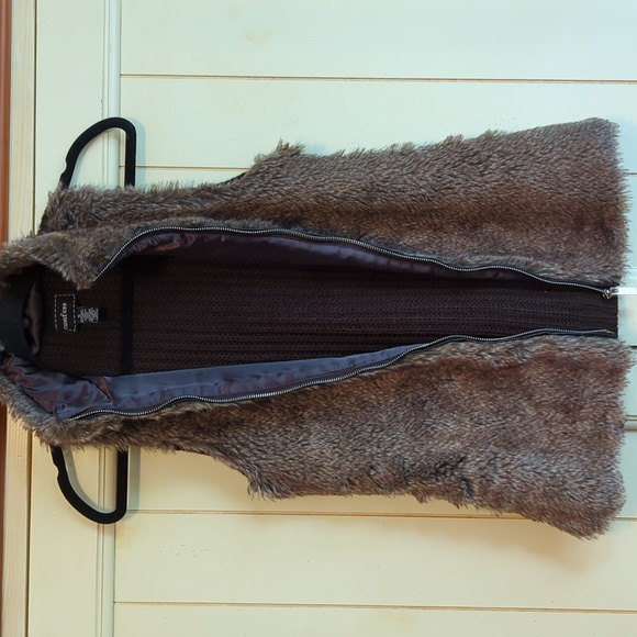 Confess Faux Fur Vest Size Small - Picture 4 of 4